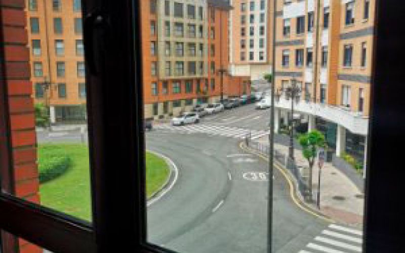 Vista a plaza exterior desde ventana de piso en venta en calle Lisboa, 2 Vista a plaza exterior desde ventana de piso en venta en calle Lisboa, 2