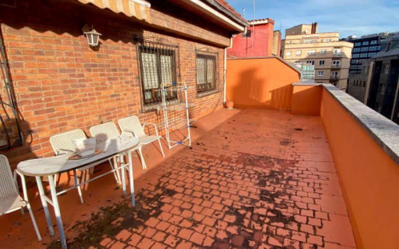 Vista de terraza exterior de piso en venta en calle Félix Aramburu, 5